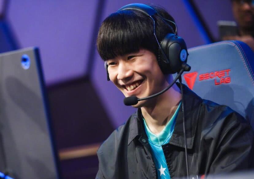 CRISP 变成了牛肉礼盒， Hope 表现完美， Anyone's Legend 以 11 分赢得了第一局