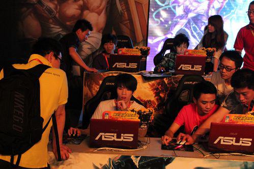 YEKINDAR谈jks：他很安静、害羞，但他很努力，总是在倾听