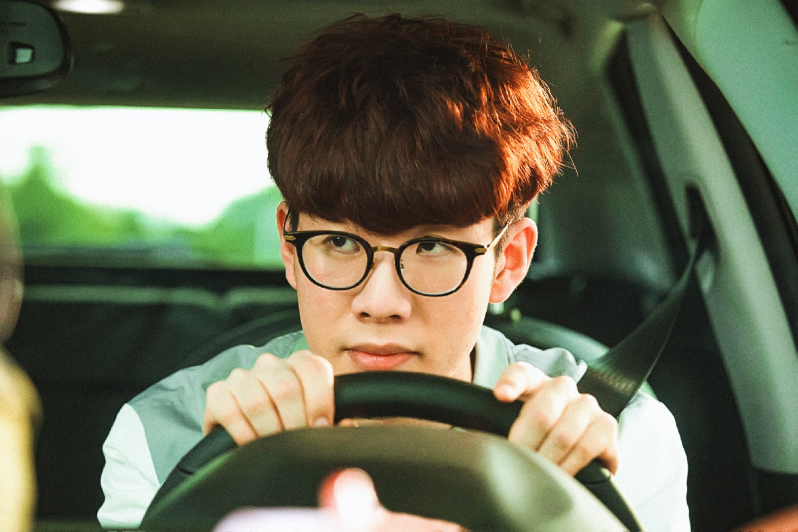 banye 的肥凯莎被抓到一波，输掉了一场好局。 climber 的双夹子爆发， Oh My God ， LGD Gaming 赢得了第一局